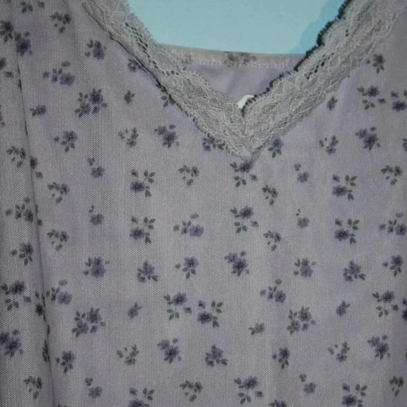 Hollister Camisole with Lace Lilac Floral Print - Picture 5 of 14